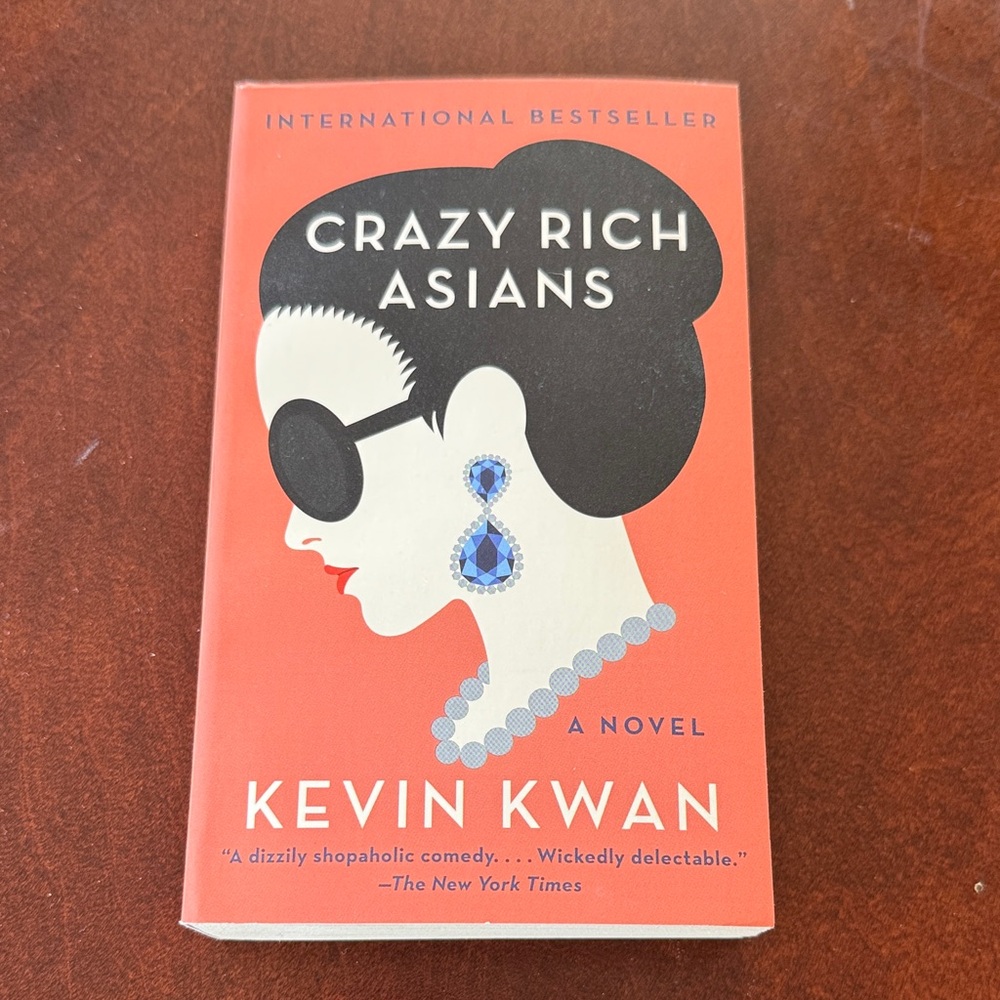 Paperback book ~ Crazy Rich Asians ~ Kevin Kwan